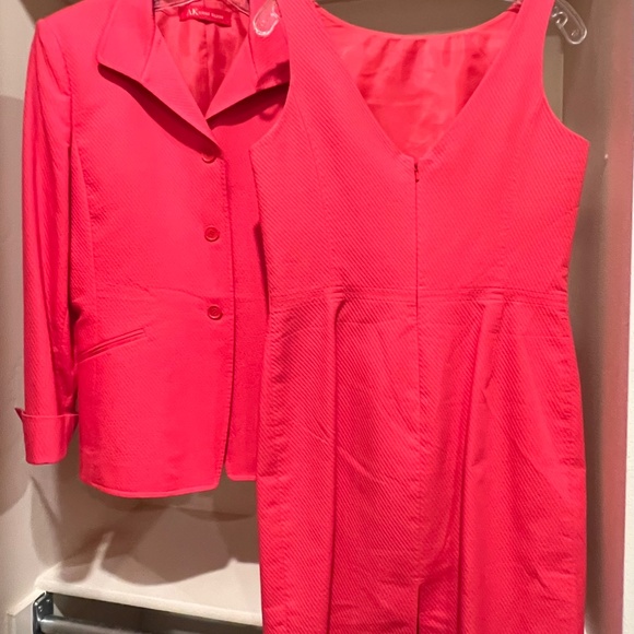 Shocking Pink vintage  suit with padded shoulders - Picture 3 of 13